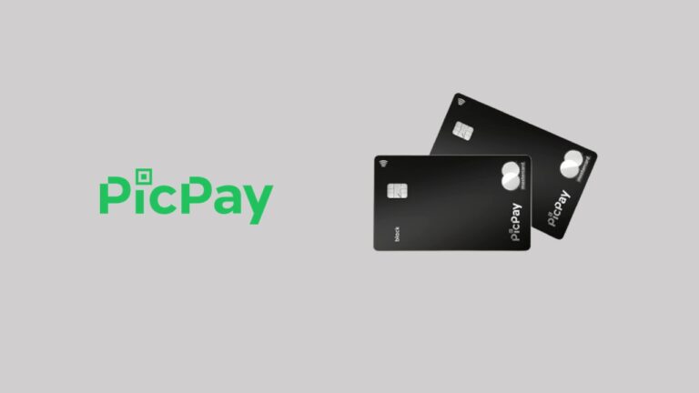 Cartão PicPay Black ao lado da logomarca da plataforma.